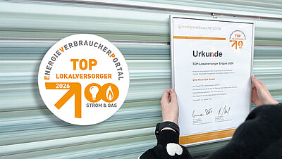 Bilder der Urkunde -Top Lokalversorger 2026- die an die Wand angebracht wird